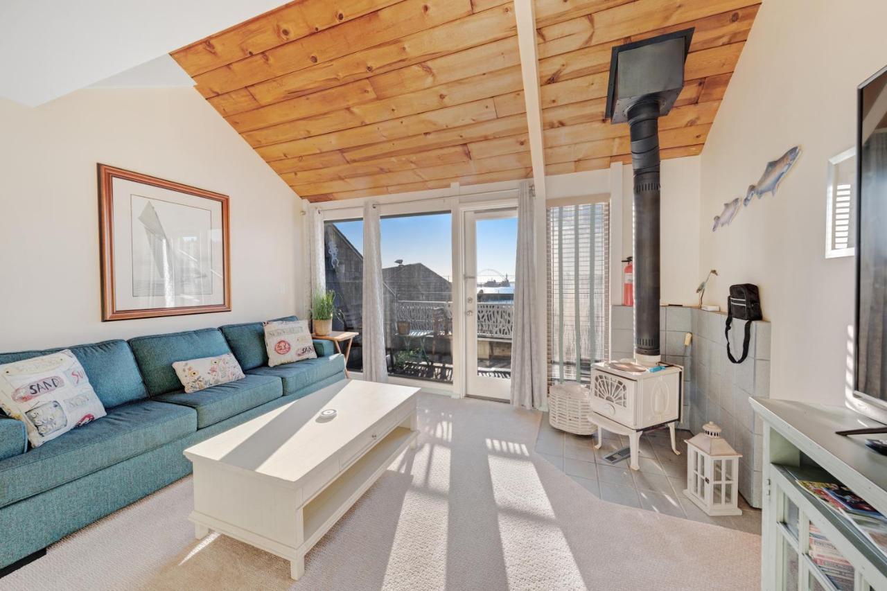 Embarcadero Bay View Apartment Newport Exterior photo